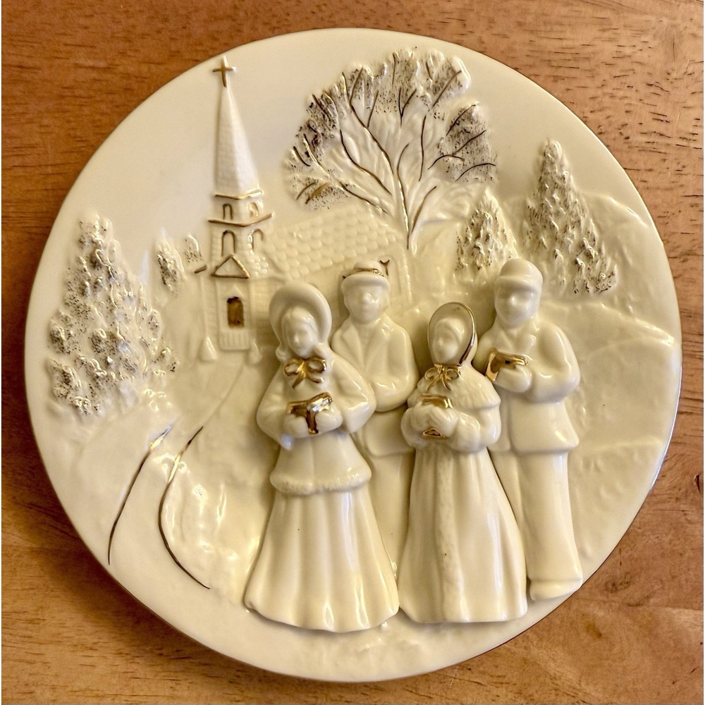 MIKASA Fine Porcelain‎ 3 d Wall Plaque FK001/711 Holiday Elegance (6.5")